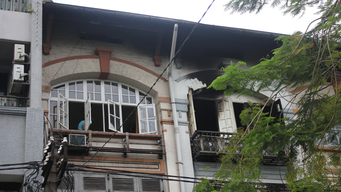 Cháy nhà nghi do chập điện