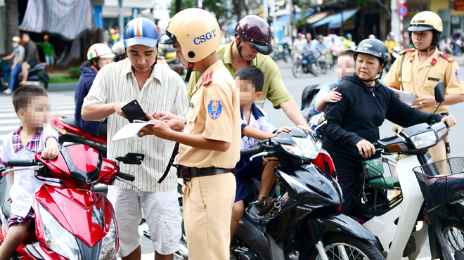 đội mũ bảo hiểm cho trẻ em 