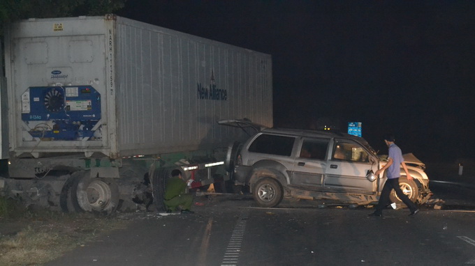 tai nạn giữa ô tô và xe container