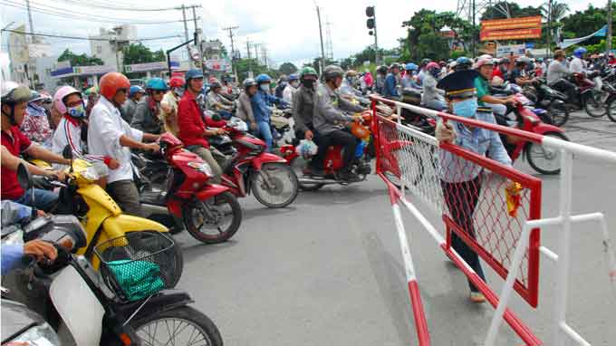Làm cầu vượt để tránh kẹt xe