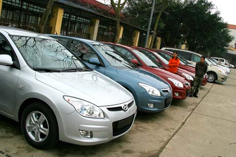 Ôtô công tăng gần 2.400 chiếc năm 2012