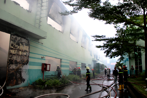 Cháy nổ lớn ở công ty dệt sợi vải ở tphcm